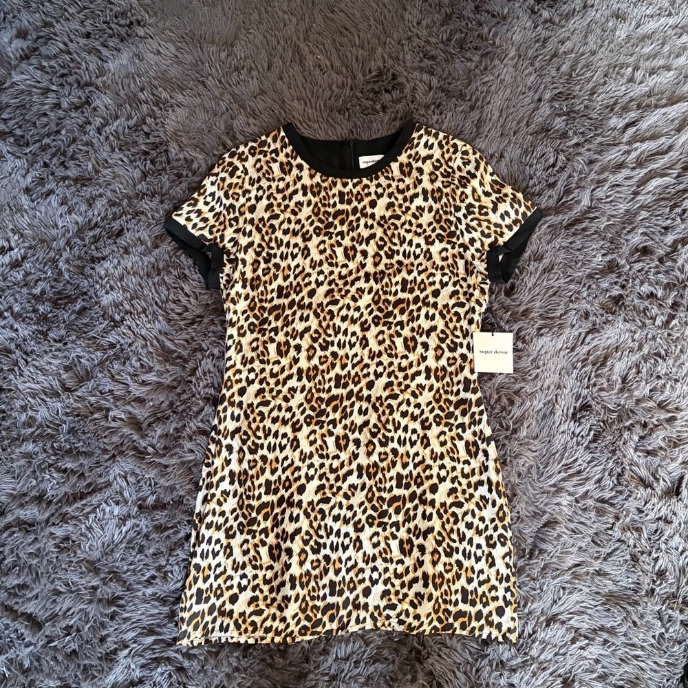 Superdown revolve cheetah edgy Harper Tee Shirt Dress in Leopard Size medium NWT